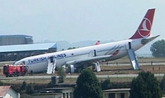 Avion Turkish Airlinesa proklizao s piste, lakše povrijeđena jedna osoba