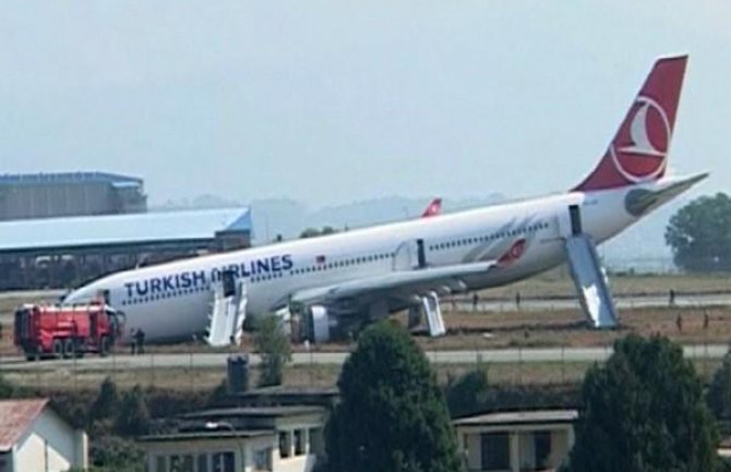 Avion Turkish Airlinesa proklizao s piste, lakše povrijeđena jedna osoba