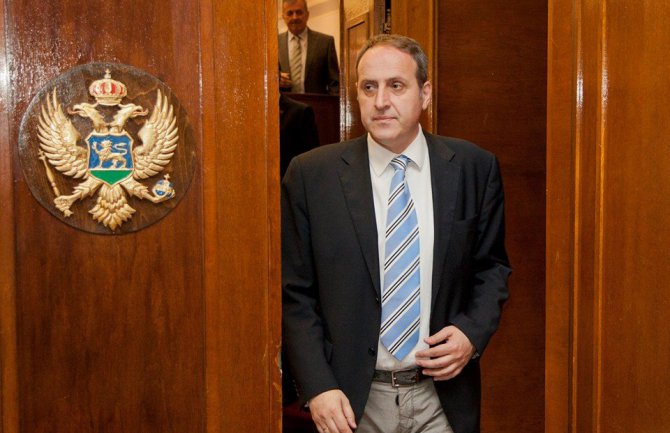 Građani da znaju ko je nadležan za proteste?