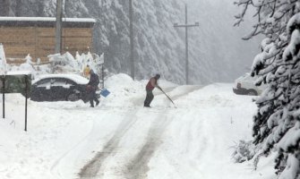 U Zlatiborskom okrugu oko dvije hiljade domaćinstava bez struje, u Hrvatskoj bura pravi haos