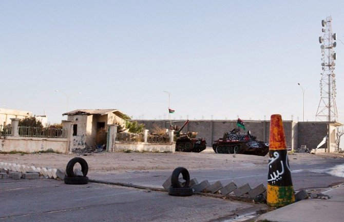 Osam čuvara ubijeno u napadu na naftno polje