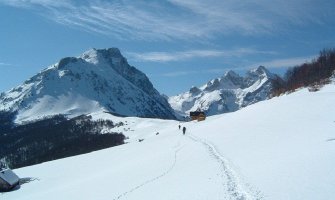 Zavijani planinari smješteni u vikendicu