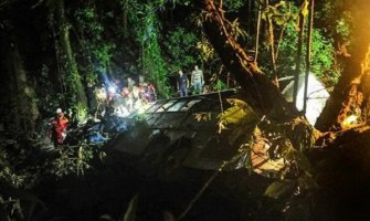 Survao se autobus, 42 osobe mrtve