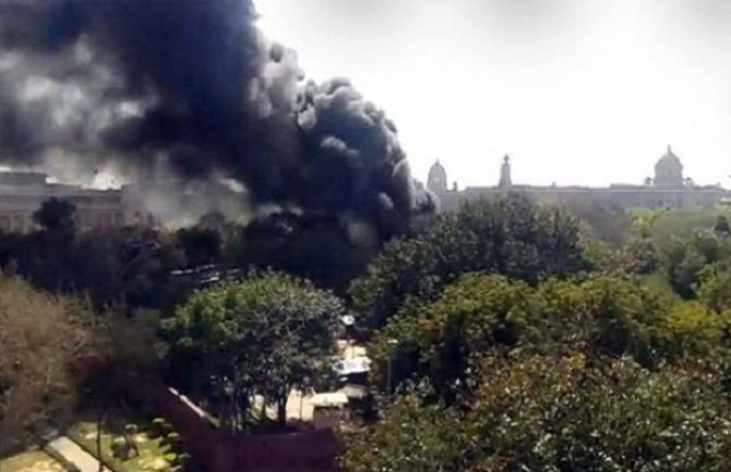 Izbio požar u zgradi parlamenta