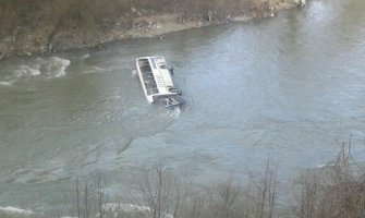 Nađeno tijelo vozača autobusa koji je sletio u rijeku Lim