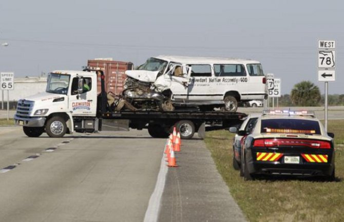 Florida: Osmoro stradalo u udesu kombija
