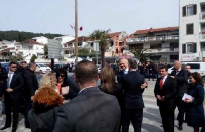 Svečani doček za Ramu i Tačija