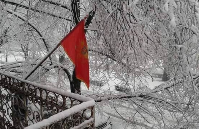 Više crnogorskih gradova pod snijegom 