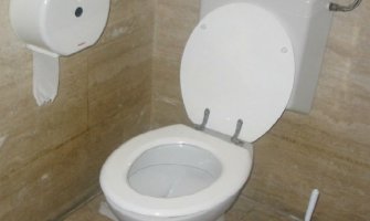 Svaki put kada koristite WC šolju dovodite život u opasnost