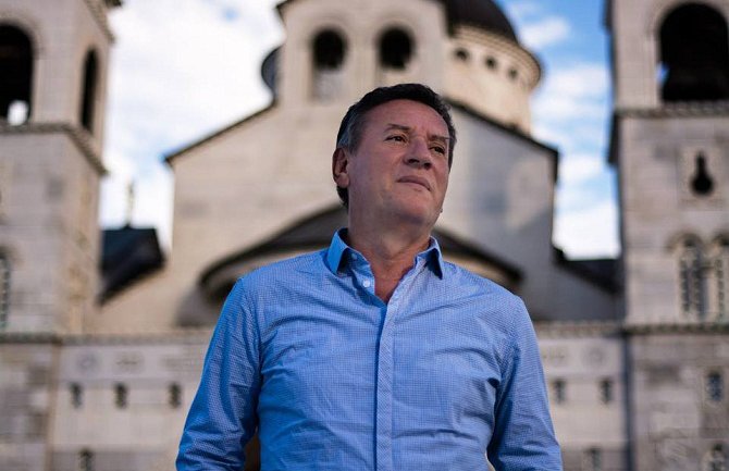 Milorad Rašović, bivši urednik ,,Pobjede'' i osnivač NSS-a, na čelu Odbora za kulturu SL