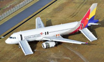 Pri slijetanju avion zakačio antenu, povrijeđeno 27 putnika(VIDEO)