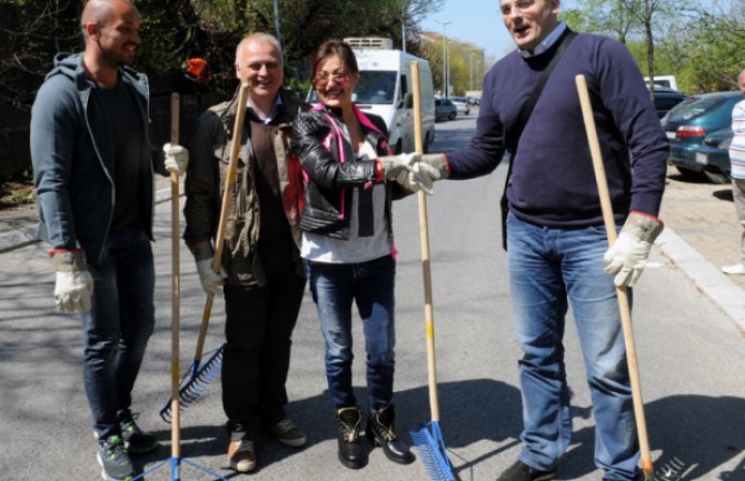 Vrijedna Ceca čisti Beograd(FOTO)