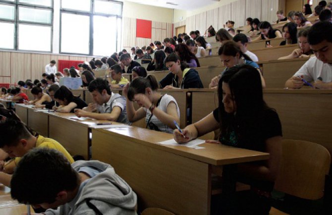 Besplatno školovanje samo za Srbe iz Crne Gore