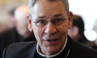 Papa rasčinio američkog biskupa