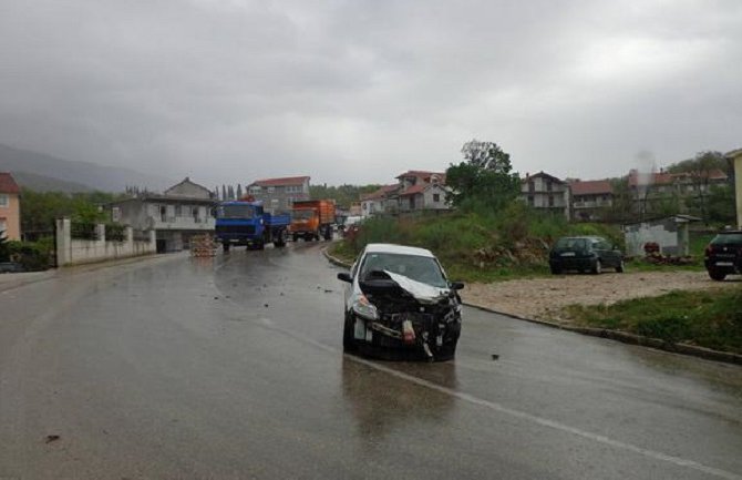 Sudar tri vozila, nema povrijeđenih