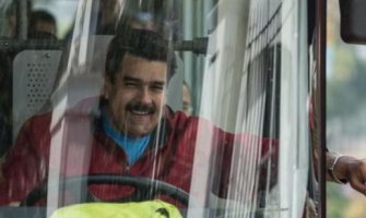 Pogodila predsjednika Venecuele mangom i dobila novi stan 