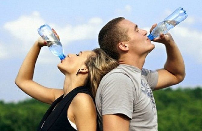 Dehidracija škodi organizmu isto koliko i alkohol