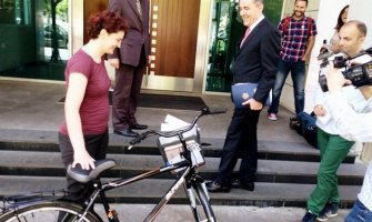 Žugić prihvatio bicikl od Građanske alijanse