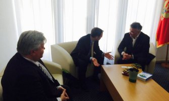 Cdu promoviše ekonomski patriotizam, efikasno korišćenje resursa, reformu obrazovanja..