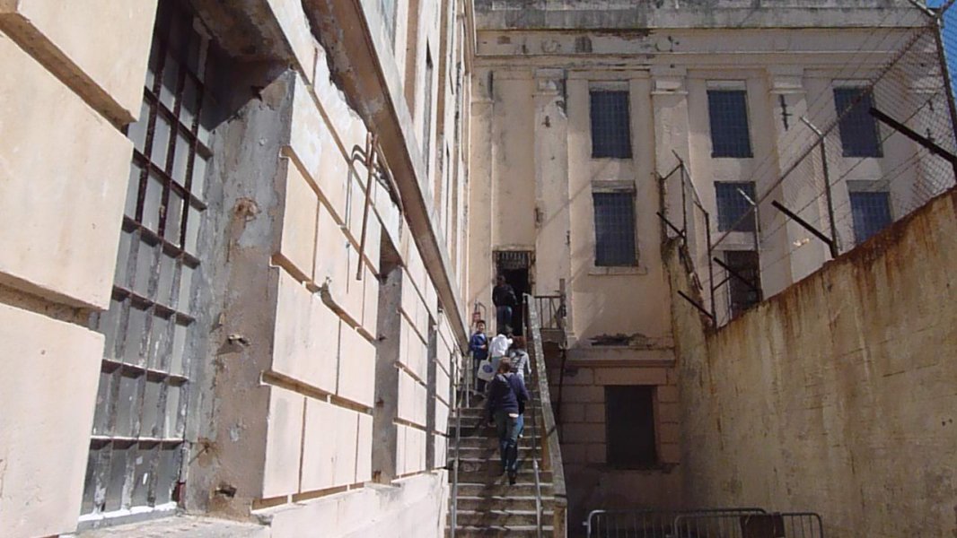 Exteriorofthealcatrazjailhouse