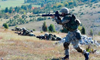 Vratiti služenje vojnog roka za sve punoljetne muškarce 