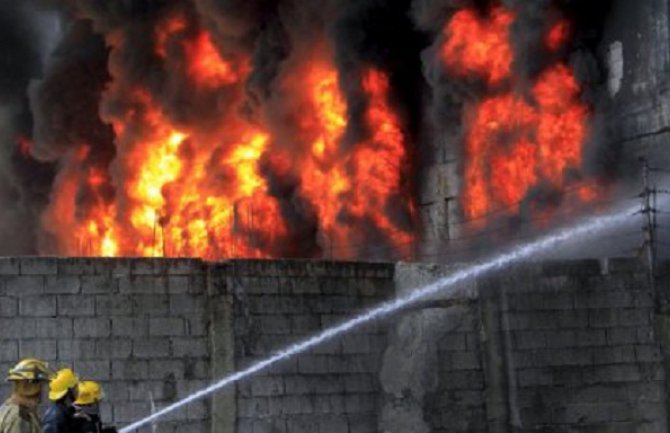 U požaru fabrike poginulo 72 ljudi