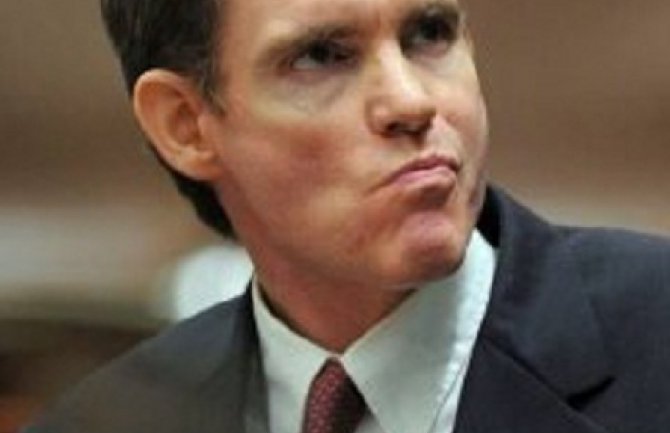 Bacio ćerku sa litice jer nije želio da plaća alimentaciju