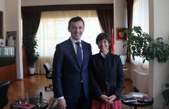 Crnogorskim studentima i ove godine 10 francuskih stipendija