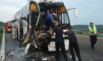 Sudar autobusa i kamiona, povrijeđeno 13 osoba