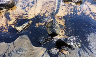 Izlilo se 79.500 litara nafte u okean