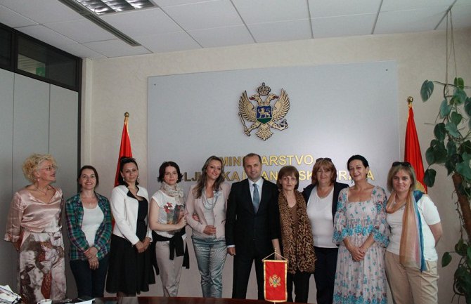 Podržali SOS telefon za  žene i djecu žrtve nasilja