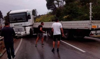 Uspostavljen saobraćaj jednom trakom na magistralnom putu Bar - Sutomore