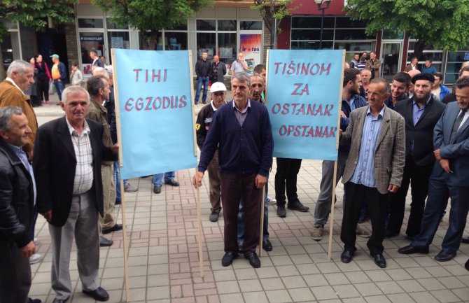 Vlada svojom neozbiljnošću još više podstakla građane na odlazak