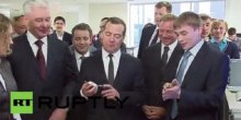 Medvedev dobio narukvicu koja omogućava rad sa samo četiri sata sna (Video)