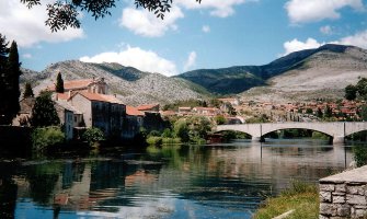 Trebinje: Seoskoj djeci za odlazak u školu vlast daje oko 60 eura mjesečno