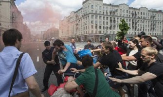 Haos na gej paradi u Moskvi