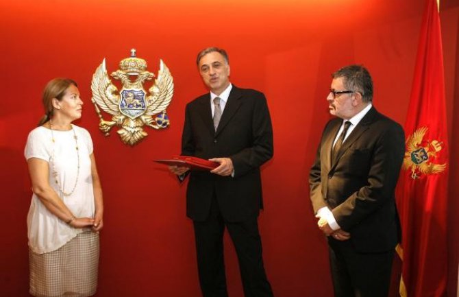 Predsjednik Vujanović posthumno odlikovao Zorana Đinđića