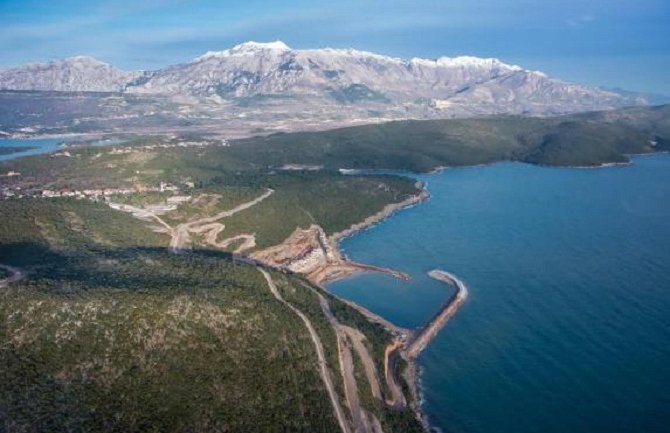 Netačni navodi o korupciji i plaćanju naknada političarima i javnim ličnostima
