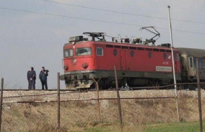 Voz mu smrskao glavu: Stravično samoubistvo koje je šokiralo Pančevo!