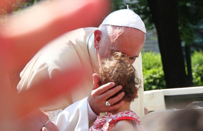 Papa Franja: Sarajevo i BiH imaju posebno značenje za Evropu i svijet