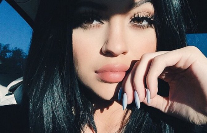 MILFI: Ovo je novi trend za kojim su poludjele poznate ličnosti (FOTO)