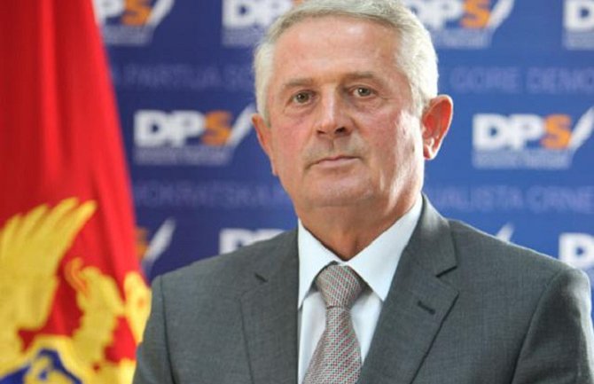  Biće potrebno mnogo seruma istine za ovu količinu laži