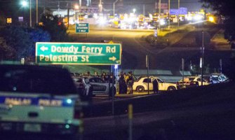 Dalas: Pucano na policiju iz kombija