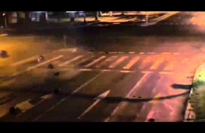 U dva saobraćajna udesa poginule 23 osobe, a povrijeđeno 17