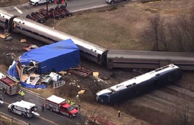 U sudaru voza i kamiona 14 mrtvih, 70 povrijeđenih