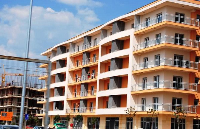 Strancima 1,27 miliona kvadrata zemlje