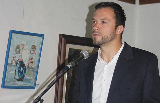 Hodžić:Umjesto igranja sa nacionalnim osjećajima ponuditi rješenje za izlazak iz krize