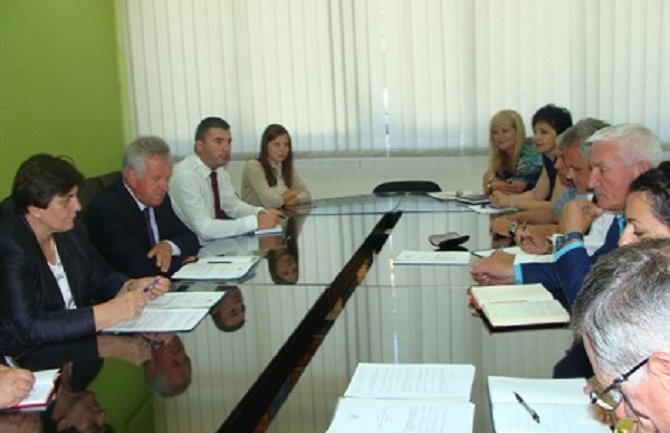 32 stana za reseljena lica, moguća izgradnja Doma starih