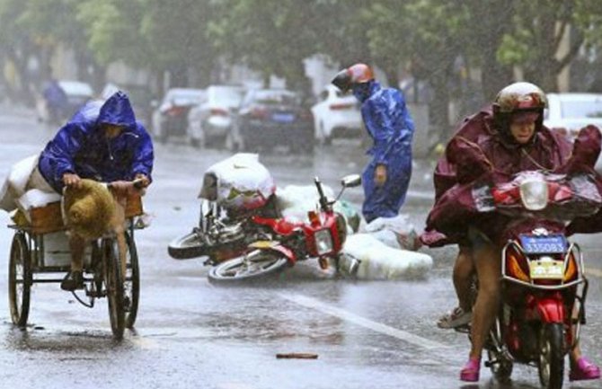 Evakuisano više od 40.000 stanovnika ostrva Hainan 