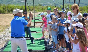 Luštica Bay: Tivatski osnovci na golf vježbalištu